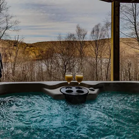 Paws & Peaks Lakeview Lodge Hot Tub Amazing View